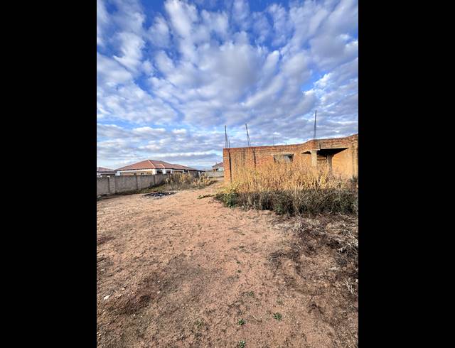 4 BEDROOM FREESTANDING FOR SALE IN AERORAND SOUTH